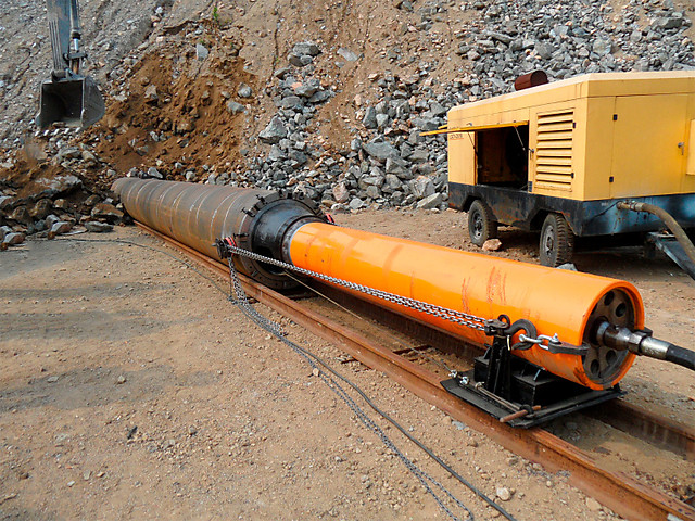 Пневмомолоты для горизонтальной забивки труб Rock Unit